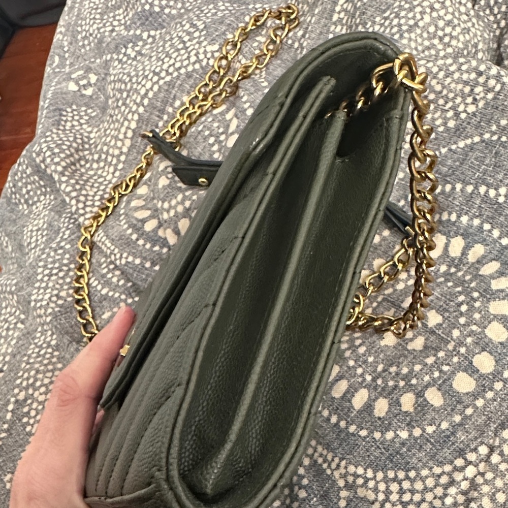 Army / medium Green Quilted Crossbody Bag - Picture 5 of 12